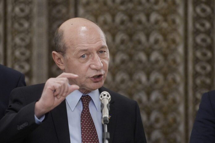 Traian Basescu a lovit o masina parcata